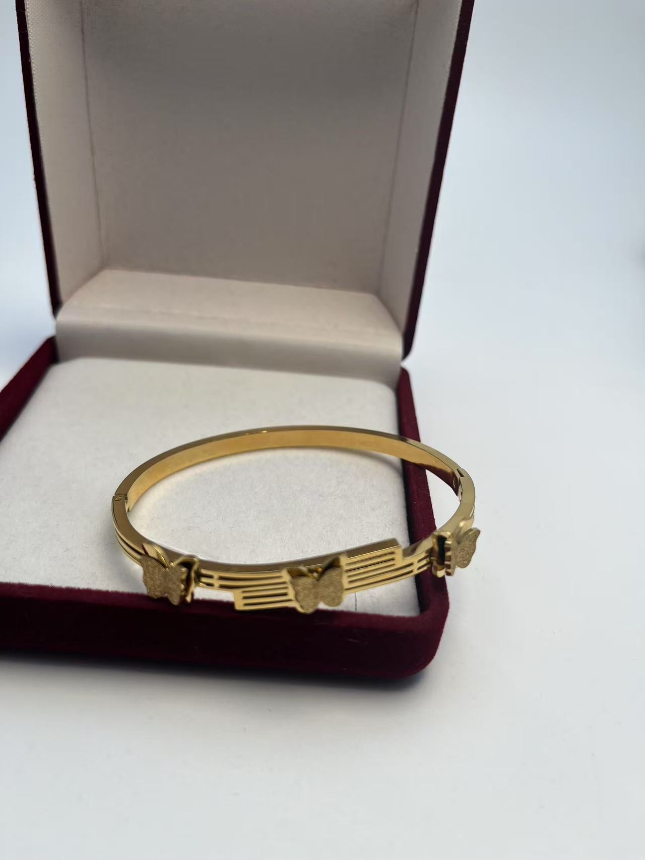 Guldbelagt Armbånd med Hvide Sten - Simpelt og Elegant