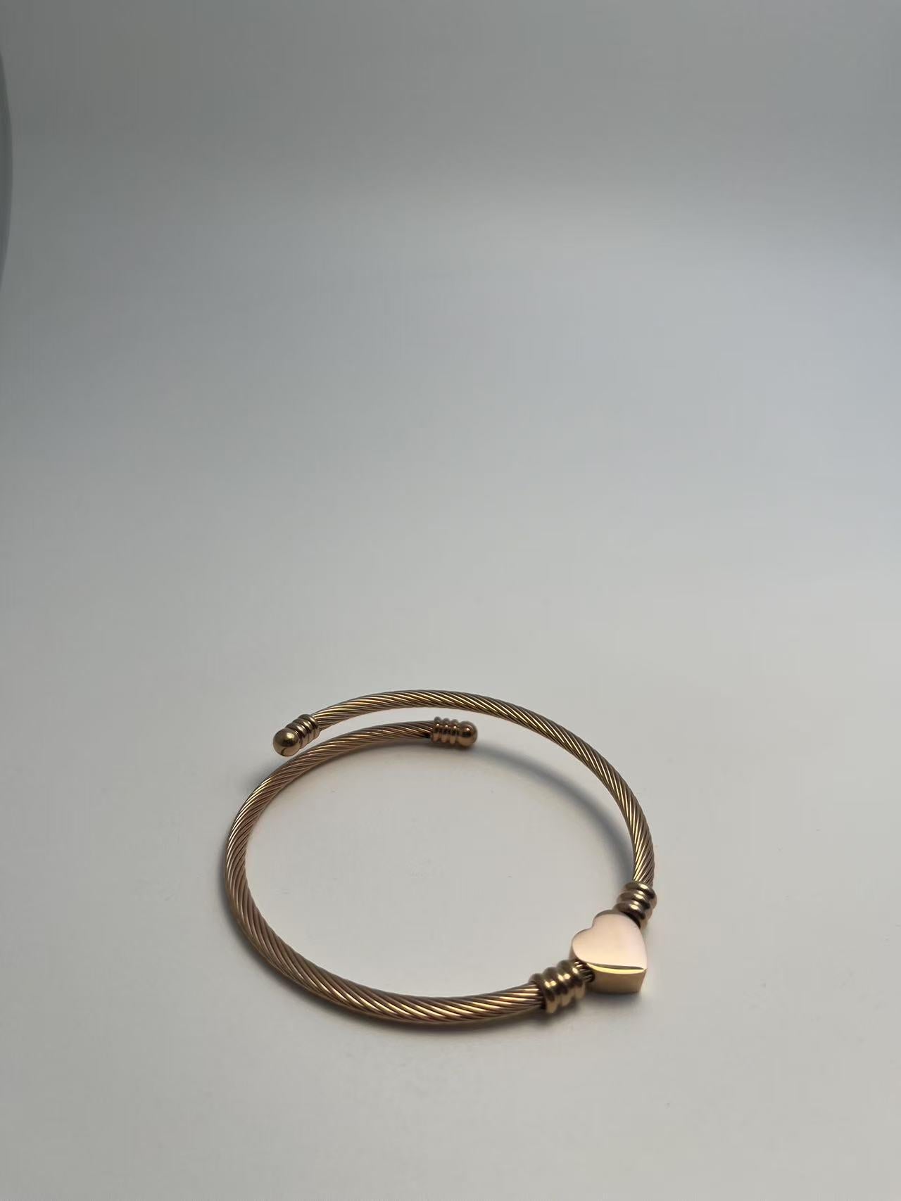 Guldbelagt Glat Åbent Armbånd - Simpelt og Elegant