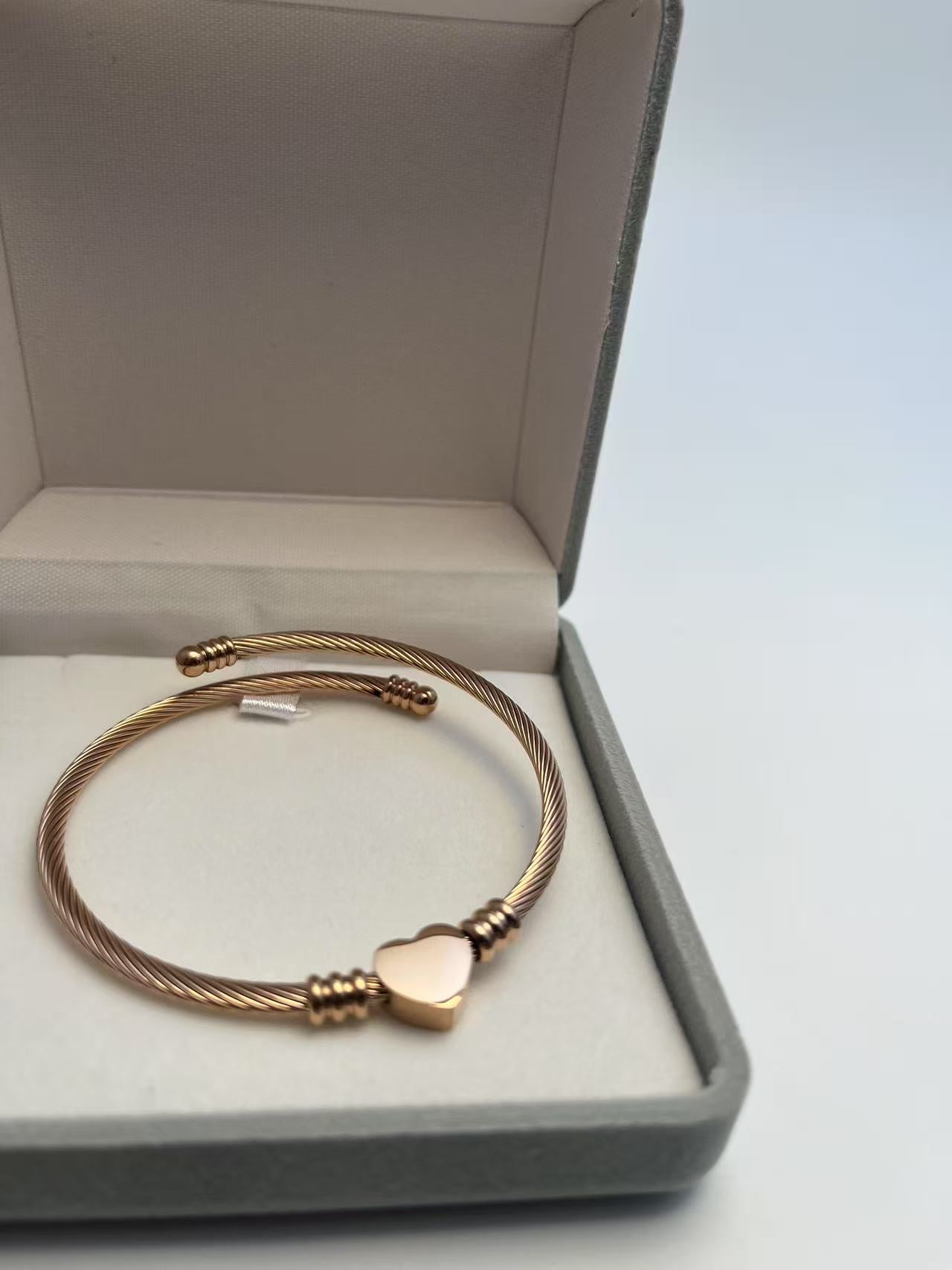 Guldbelagt Glat Åbent Armbånd - Simpelt og Elegant