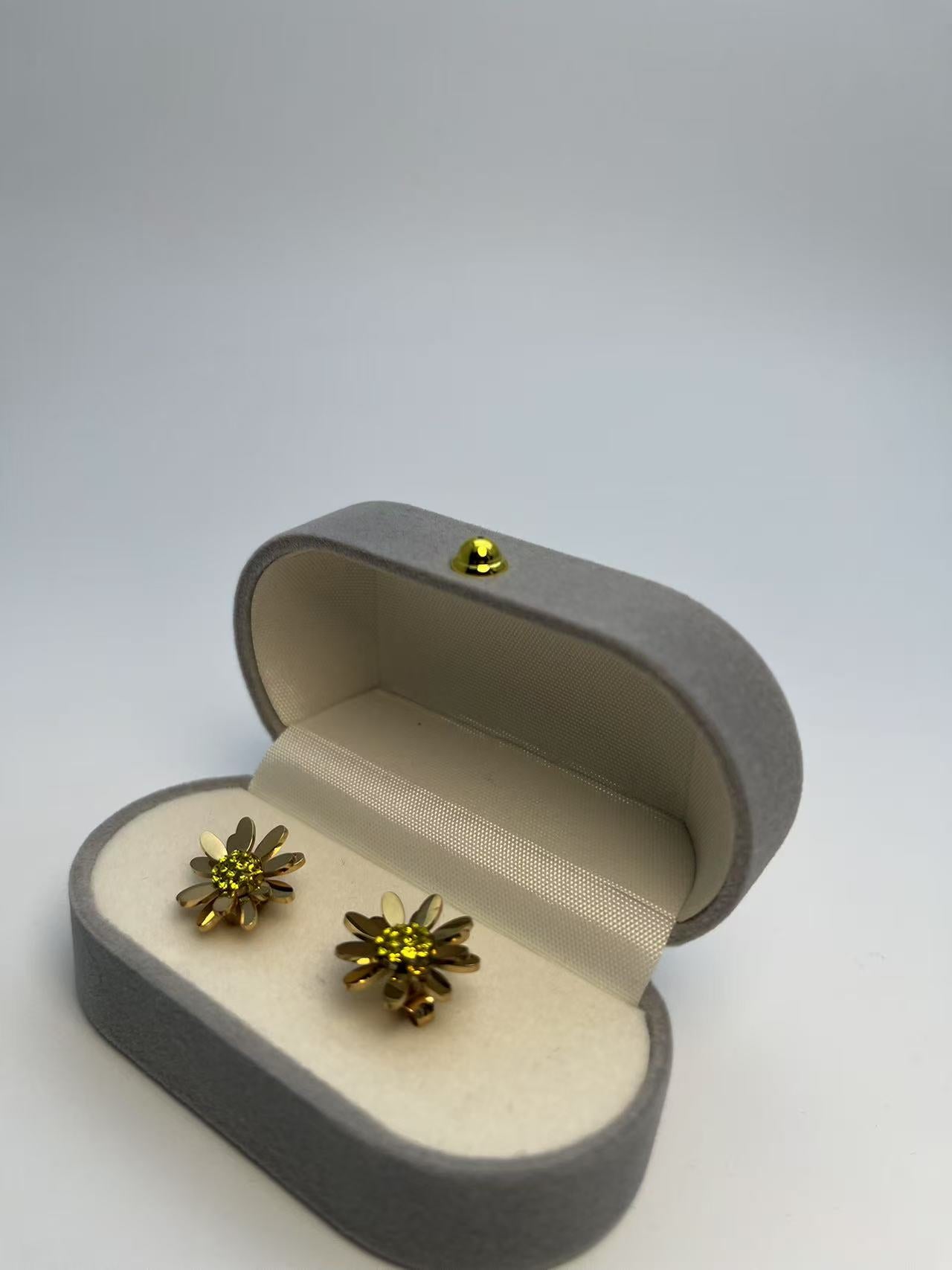 Guldbelagt Sort og Guld Blomst Øreringe - Elegant og Vintage
