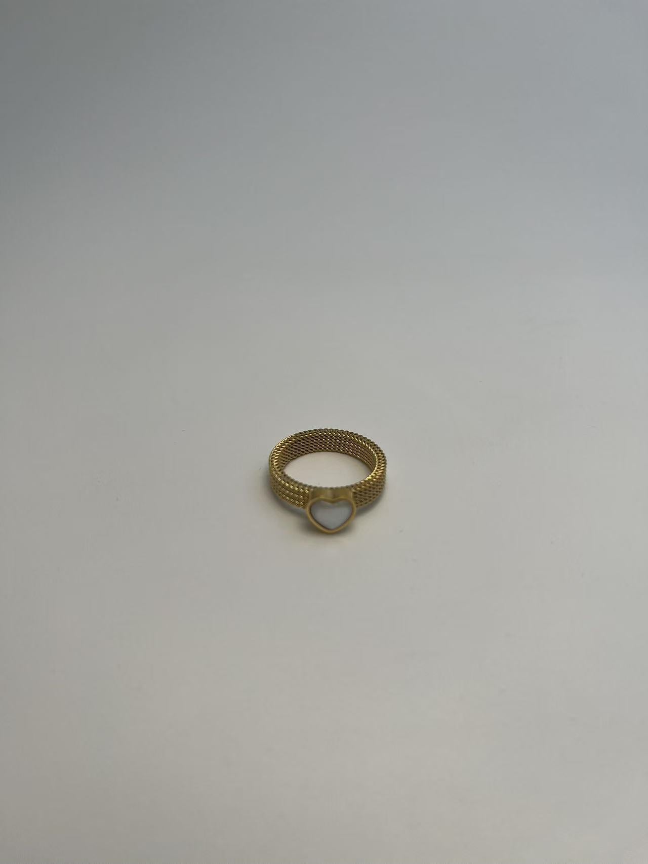 Guldbelagt Flettet Hjerte Hvid Sten Ring - Elegant og Romantisk